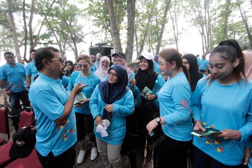 DATUK DR ADNAN MAT