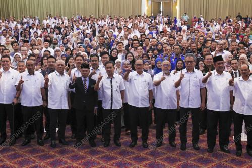 DATUK SERI WAN ROSDY WAN ISMAIL