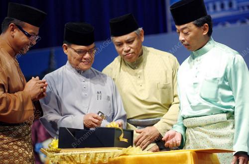 TENGKU ABDULLAH SULTAN AHMAD SHAH