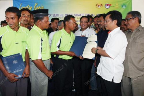 MOHD SHAFIE APDAL