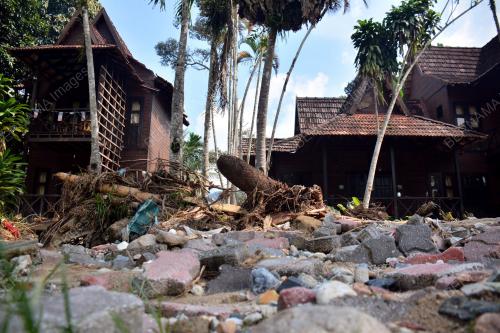 PASCA BANJIR KAWASAN REKREASI PULAU SANTAP