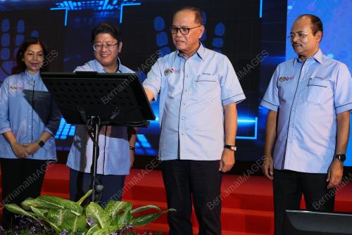 DATUK SERI WAN ROSDY WAN ISMAIL