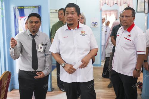 DATUK LUKANISMAN AWANG SAUNI