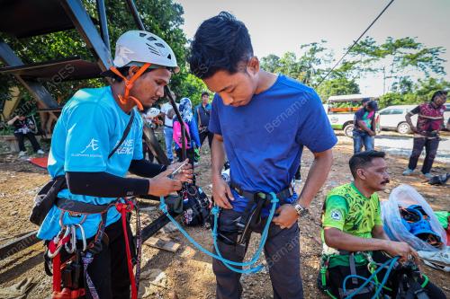 VIA FERRATA DAN ZIPLINE DI GUA TAGANG