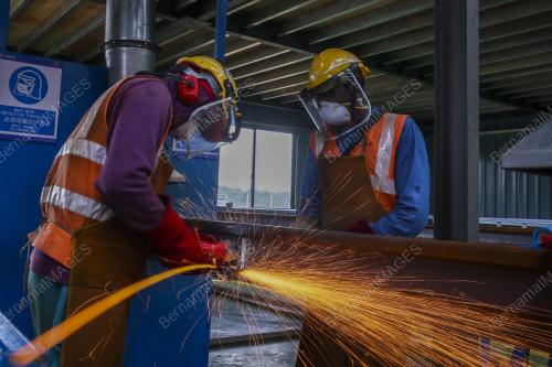 ECRL: BENGKEL KIMPALAN REL DAN PEMBUATAN LANDASAN
