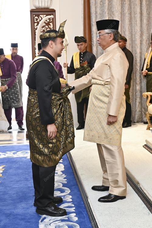 DATUK AHMAD FARHAN FAUZI