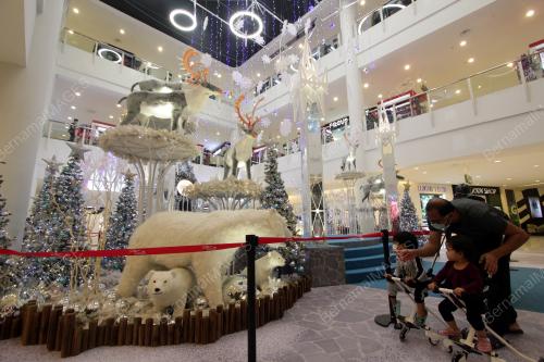 DEKORASI KRISMAS DI PUSAT BELI BELAH