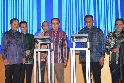 DATUK SERI WAN ROSDY WAN ISMAIL & DATUK SERI TAKIYUDDIN HASSAN