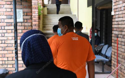 RASUAH KAKITANGAN FELDA