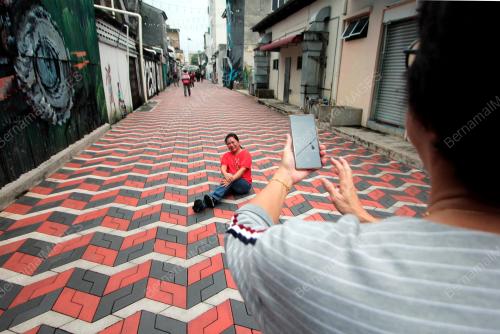 BERSIAR-SIAR DI KUANTAN ART STREET