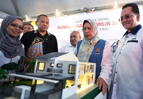ZURAIDA KAMARUDDIN