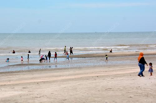 BERMAIN DI TEPI PANTAI MASA PKPP