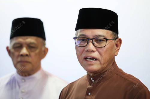 DATUK SERI WAN ROSDY WAN ISMAIL