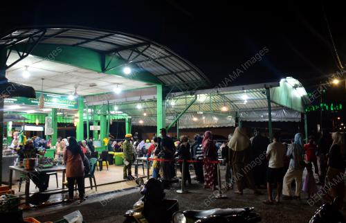 SUASANA MALAM MINGGU DI KAMPUNG TANJONG LUMPUR