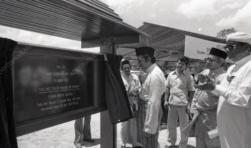 DR. MAHATHIR MOHAMAD