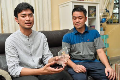 TIGA BERADIK KONGSI KERJAYA SEBAGAI GURU