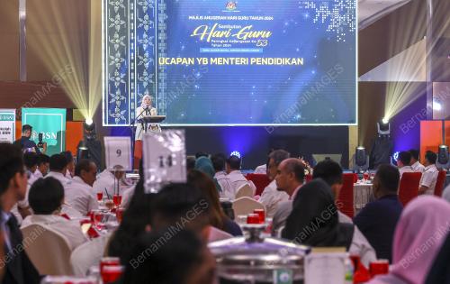 FADHLINA SIDEK