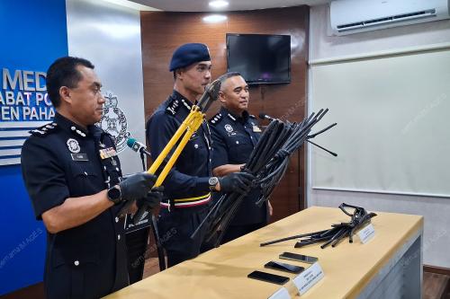 DATUK AZRY AKMAR AYOB