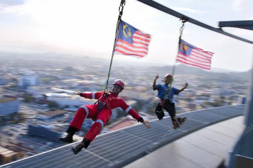 PETUGAS KUANTAN 188 ZAHIR RASA CINTA KEPADA NEGARA DI UDARA
