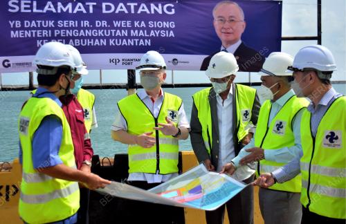 DATUK SERI DR WEE KA SIONG