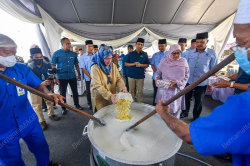 TUNKU AZIZAH AMINAH MAIMUNAH ISKANDARIAH