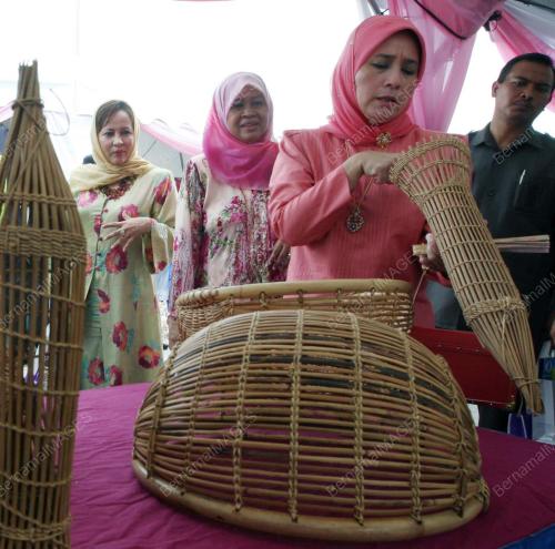 TENGKU AZIZAH AMINAH MAIMUNAH ISKANDARIAH