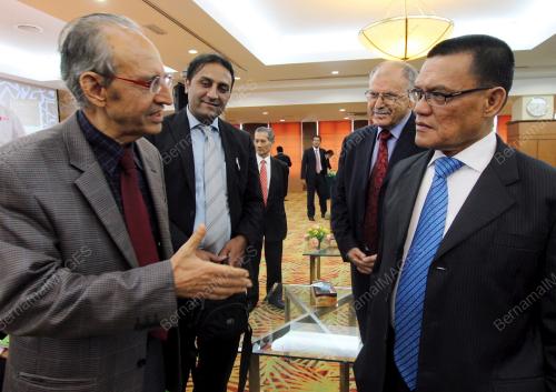 DATUK SERI ADNAN YAAKOB