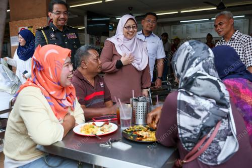 SENATOR FUZIAH SALLEH