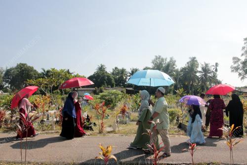 MENZIARAHI KUBUR PADA AIDILADHA