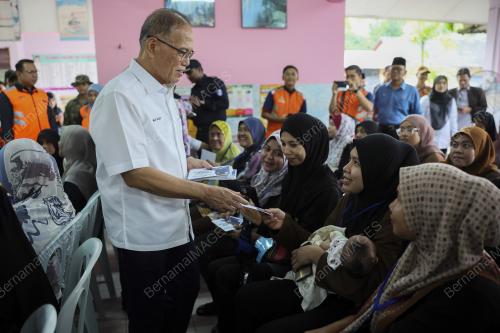 DATUK SERI WAN ROSDY WAN ISMAIL