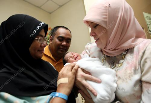 TENGKU AZIZAH AMINAH MAIMUNAH ISKANDARIAH