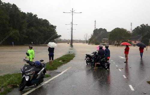 BANJIR JALAN PEKAN-KUANTAN