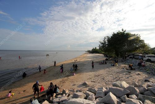 AKTIVTI ORANG RAMAI CUTI HUJUNG MINGGU