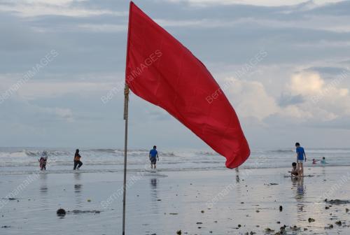 AMARAN BENDERA MERAH