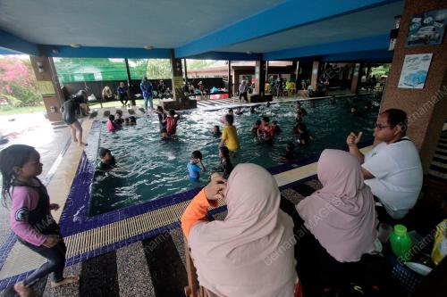 MANDI KOLAM SEJUKKAN BADAN