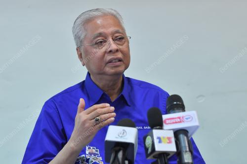 DATUK SERI ISMAIL SABRI YAAKOB
