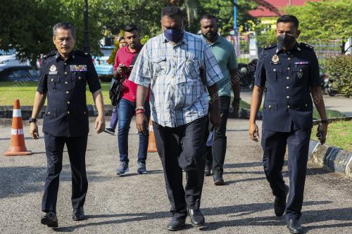 PENGENDALI BAS PERSIARAN DIDAKWA