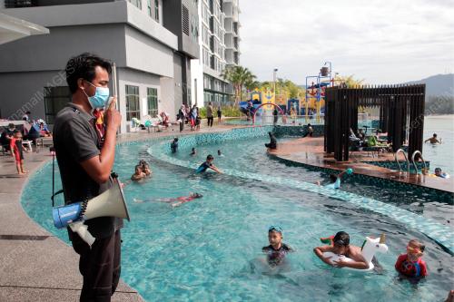 TINJAUAN PEMATUHAN SOP DI KOLAM RENANG