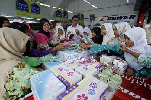 SHAHANIZA SHAMSUDIN