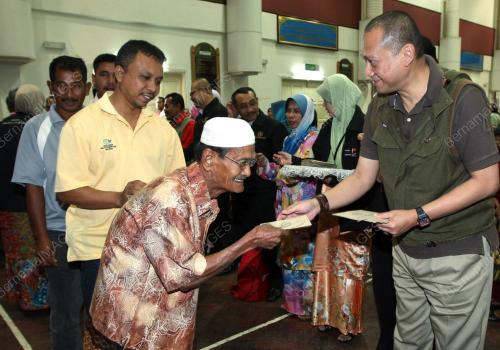 DATUK SERI NAZRI AZIZ