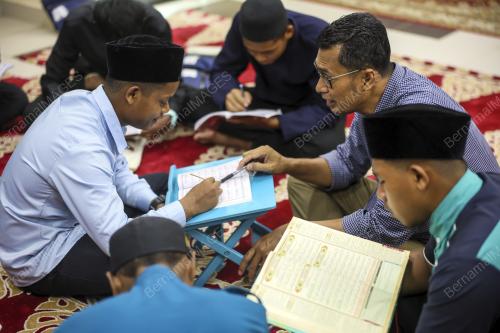 BELIA ORANG ASLI BERTADARUS AL QURAN
