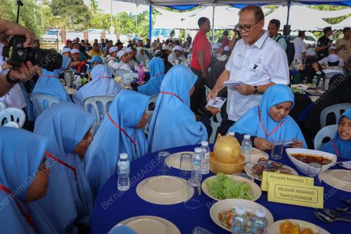 DATUK SERI WAN ROSDY WAN ISMAIL
