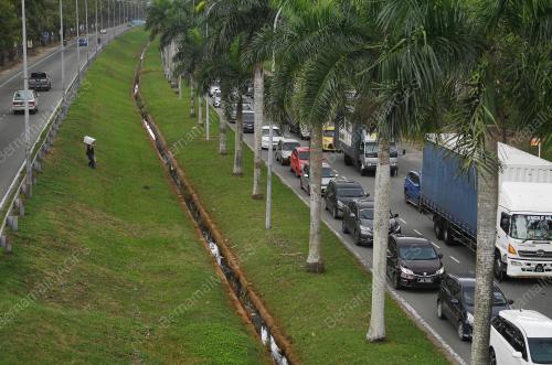 SEKATAN JALAN RAYA