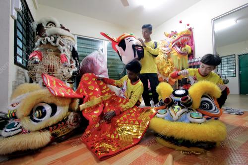 PERSIAPAN PENARI TARIAN SINGA