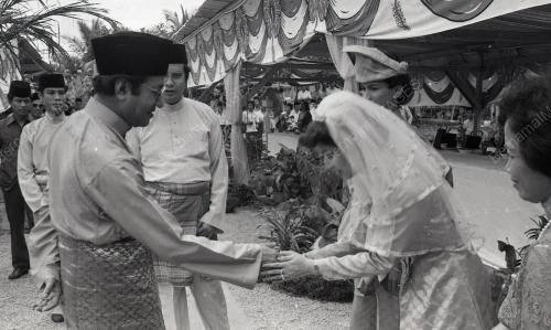 DR. MAHATHIR MOHAMAD