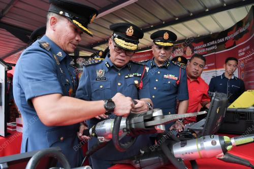 DATUK SERI REEZAL MERICAN NAINA MERICAN