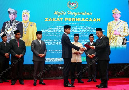 AL-SULTAN ABDULLAH RI'AYATUDDIN AL-MUSTAFA BILLAH SHAH