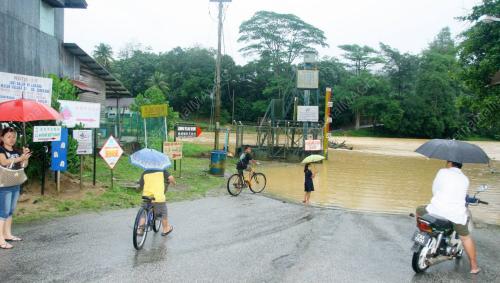 JAMBATAN TENGGELAM