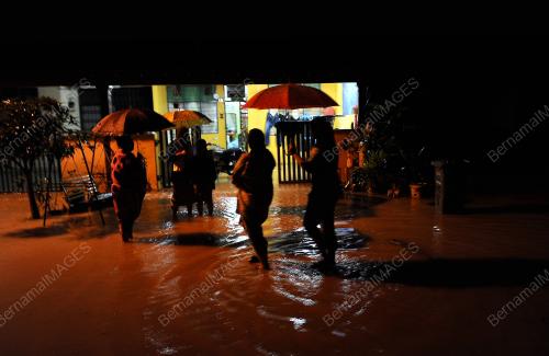 PH03_24012017_BANJIR