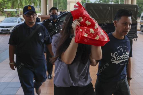 ISTERI PEGAWAI POLIS DIDAKWA RACUN SUAMI